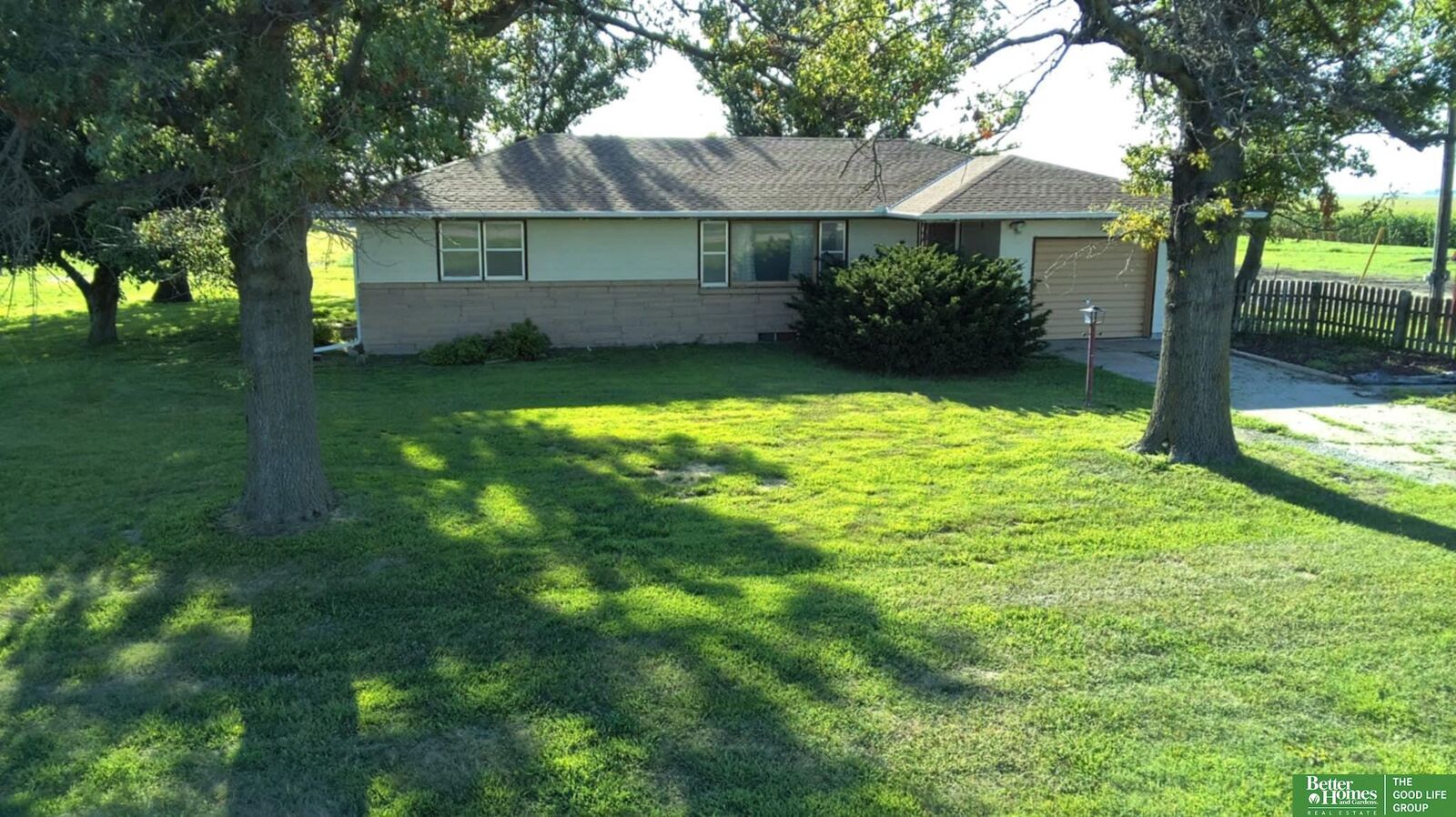Property Photo: 3120 S Lincoln Avenue NE 68467