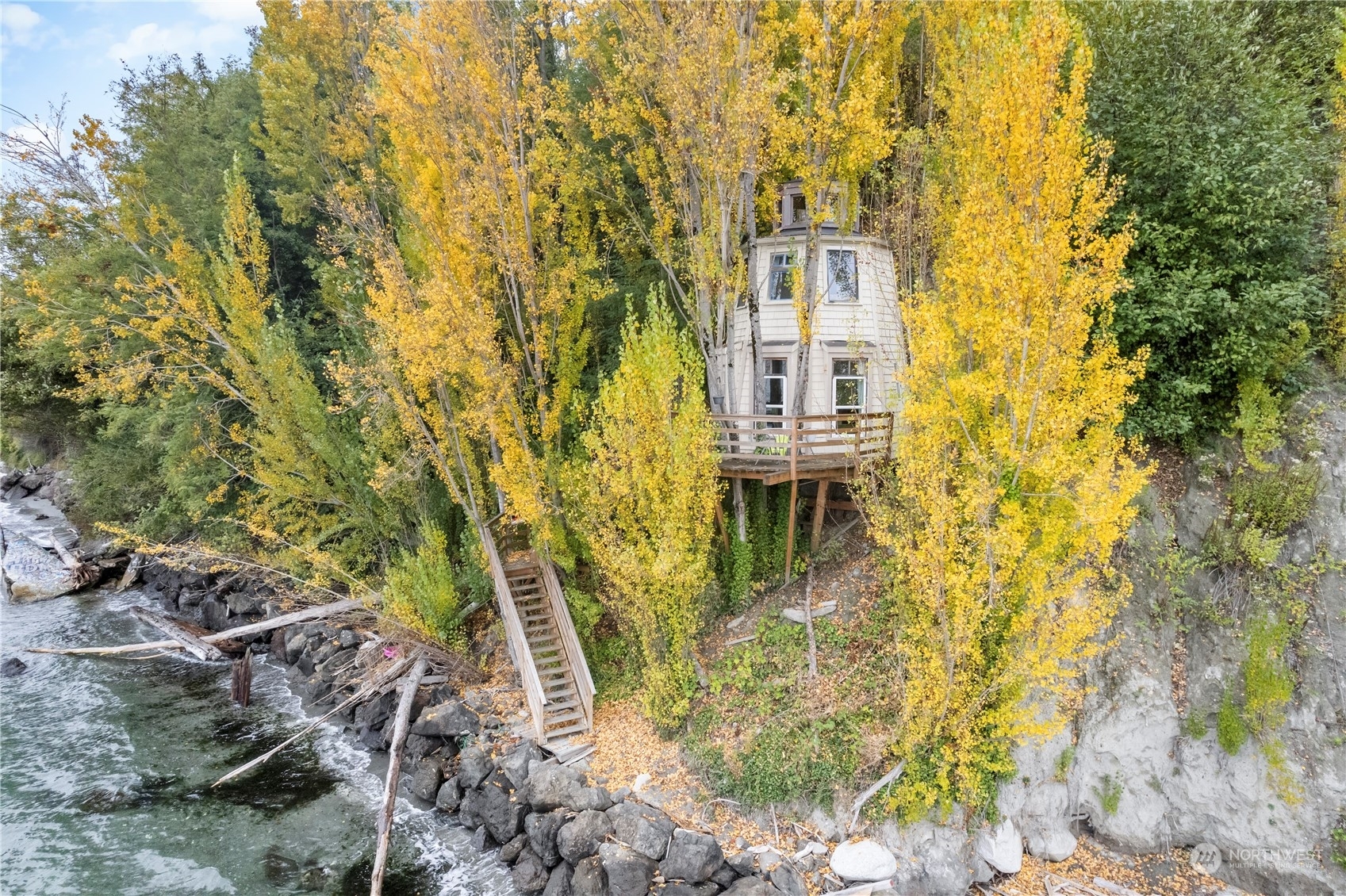Property Photo:  1705  Perkins Lane  WA 98199 