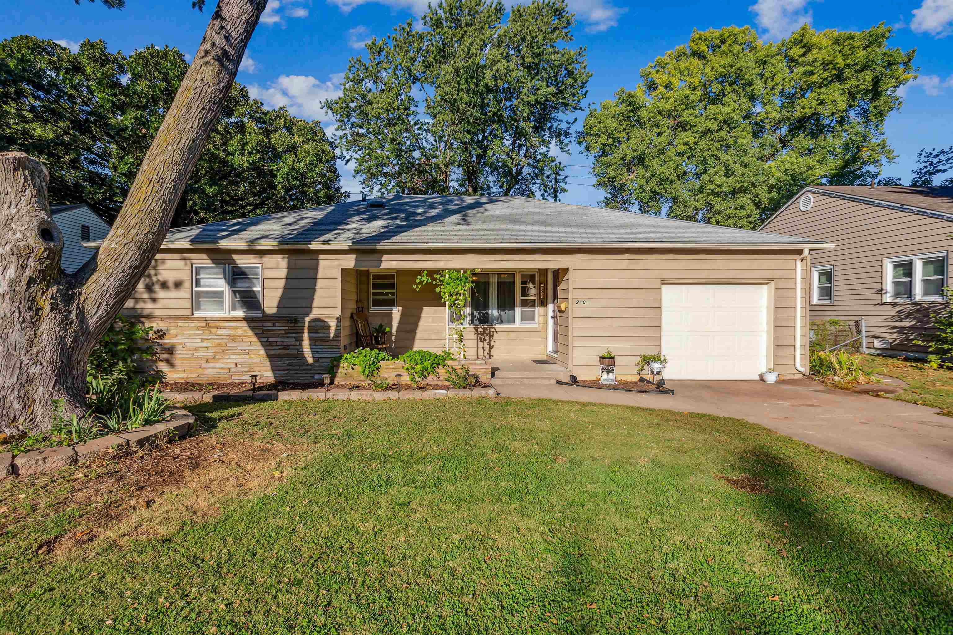 Property Photo:  2301 S Dellrose Ave  KS 67218 