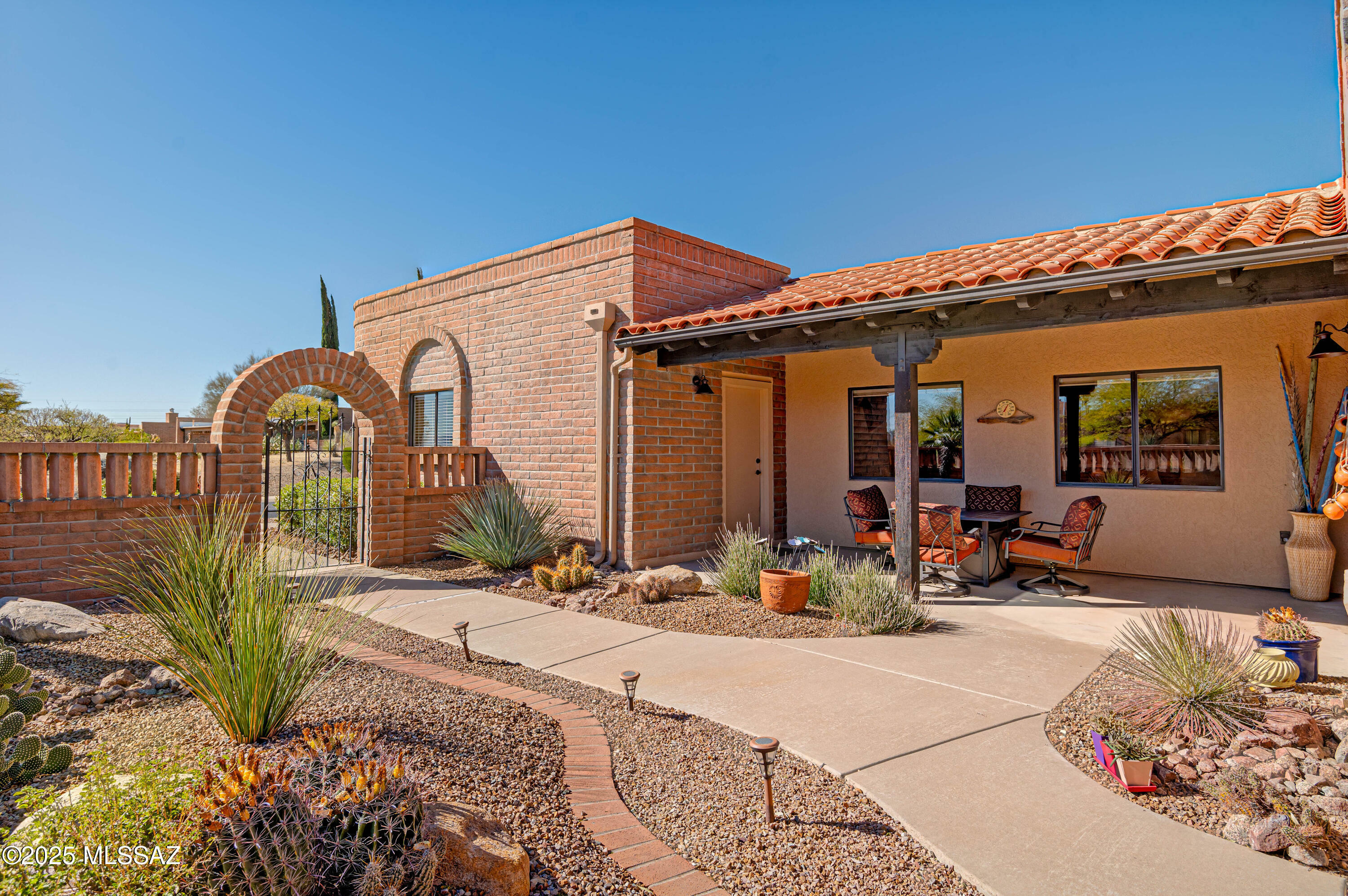 Property Photo:  1700 W Via De La Gloria  AZ 85622 