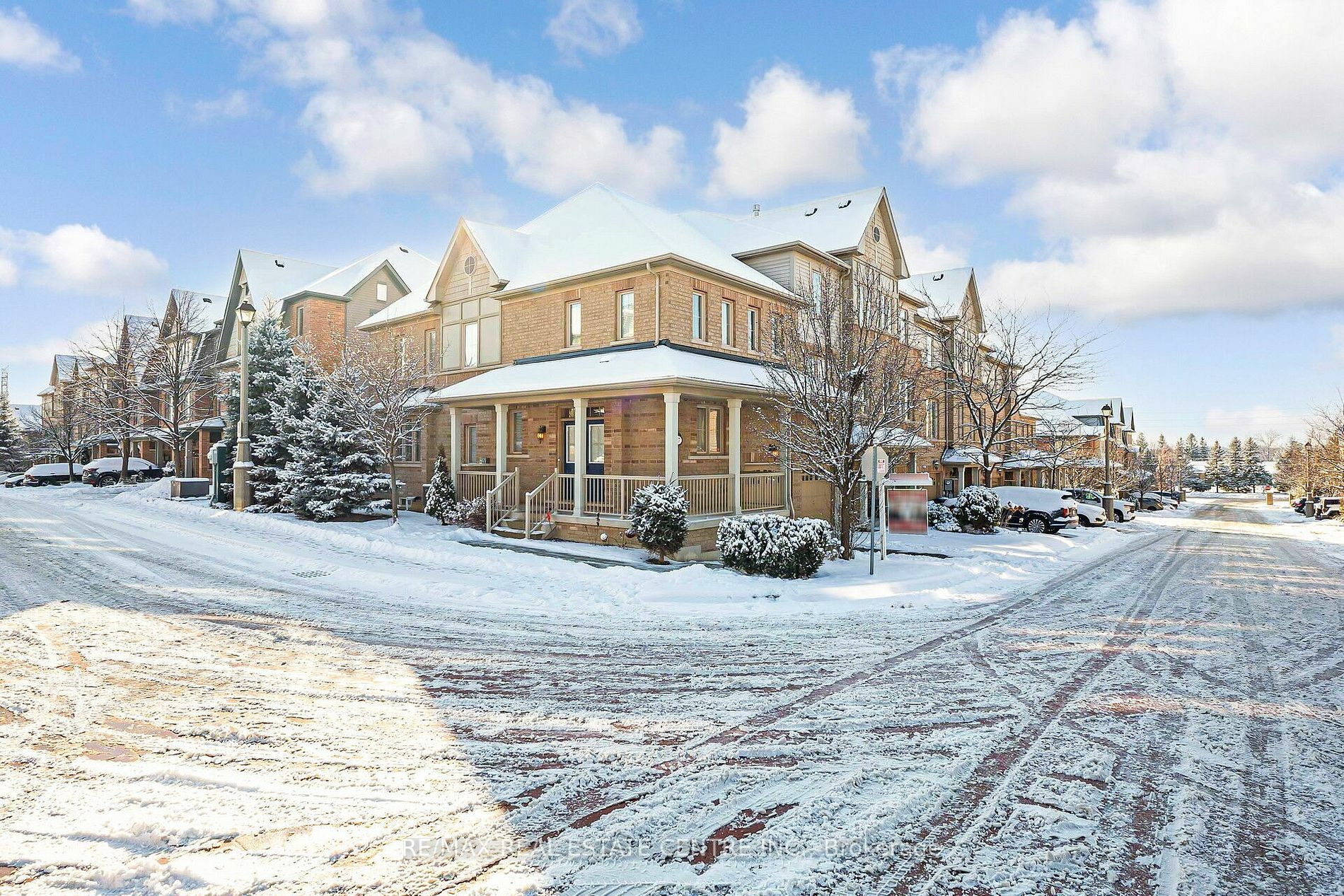 Property Photo:  27 Cedar Lake Cres  ON L6Y 0P9 