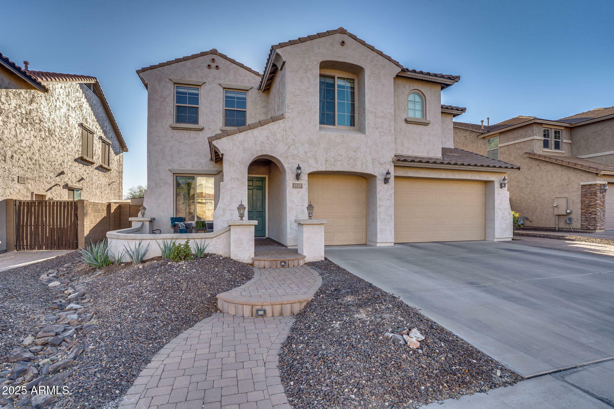 Property Photo:  5227 W Desperado Way  AZ 85083 