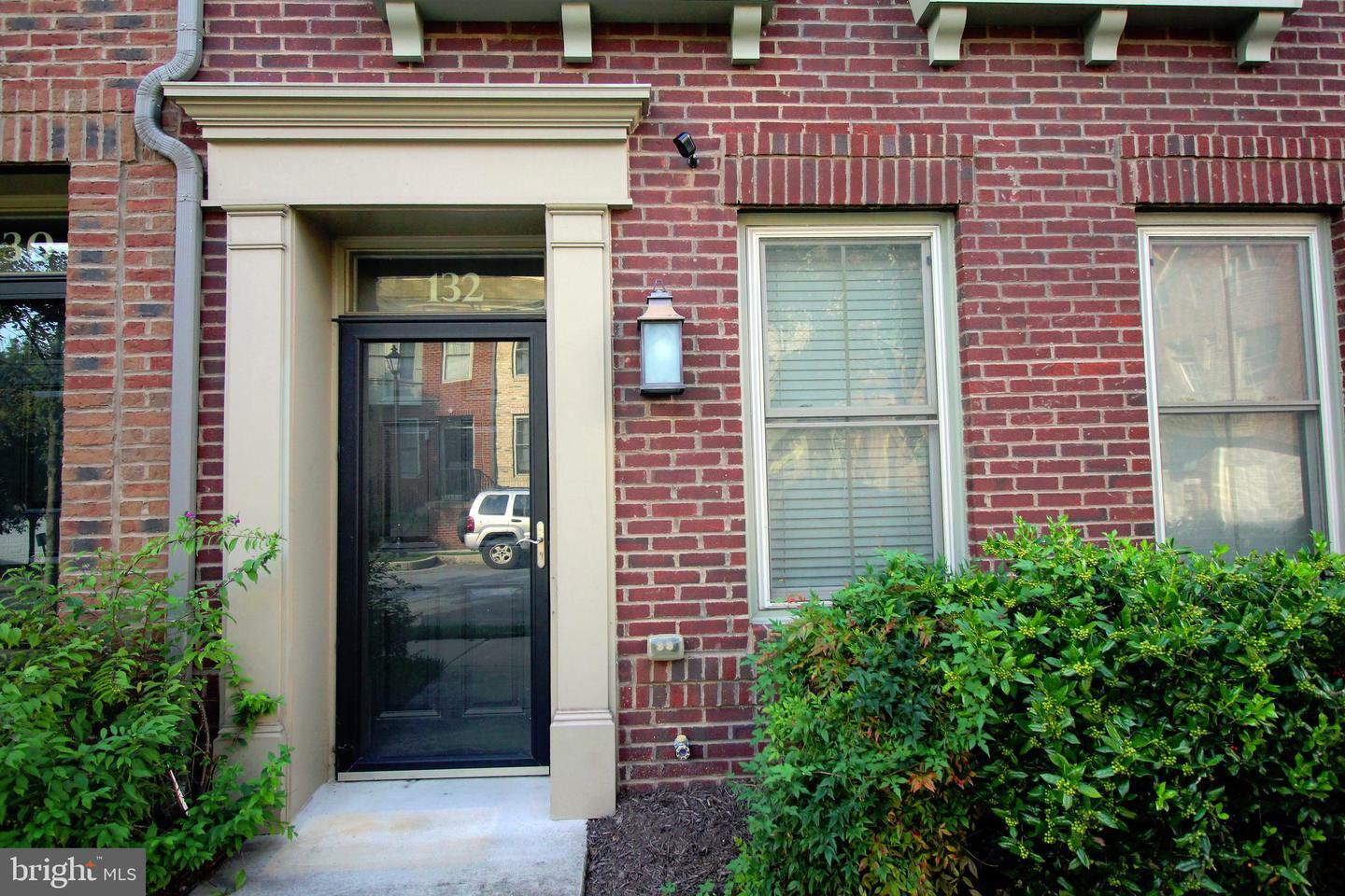 Property Photo:  132 Waltman Place NE  DC 20011 