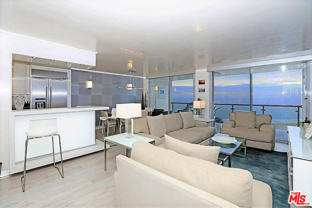 Property Photo:  201 Ocean Ave 808P  CA 90402 