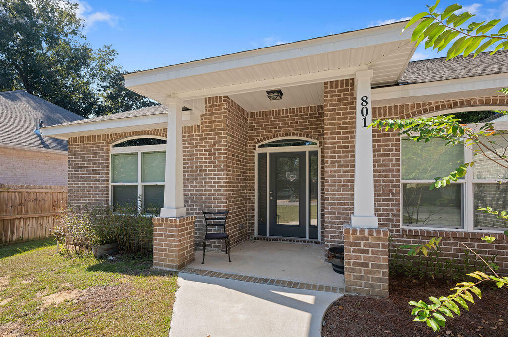 Property Photo:  801 Tee Street  FL 32578 