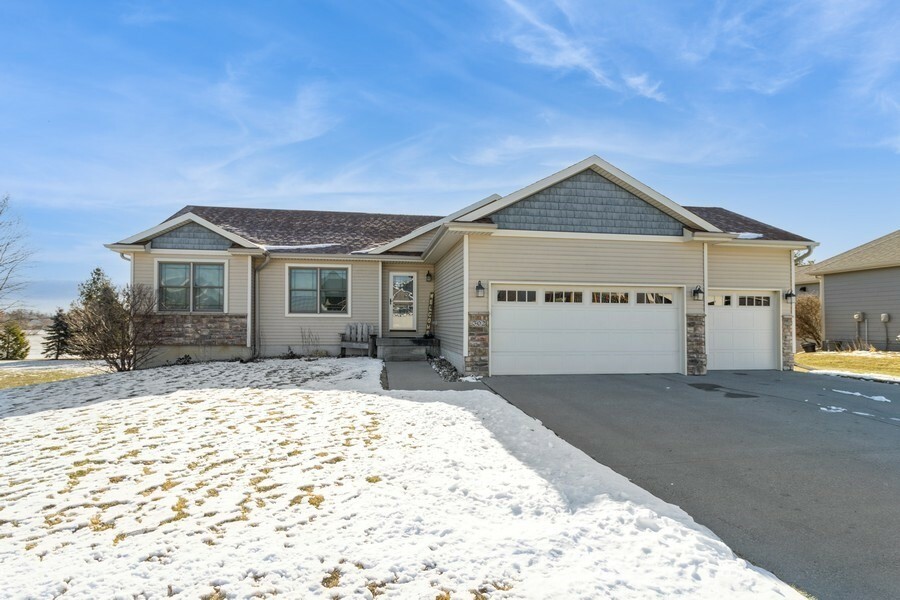 Property Photo:  302 Centennial Drive  IA 50124 