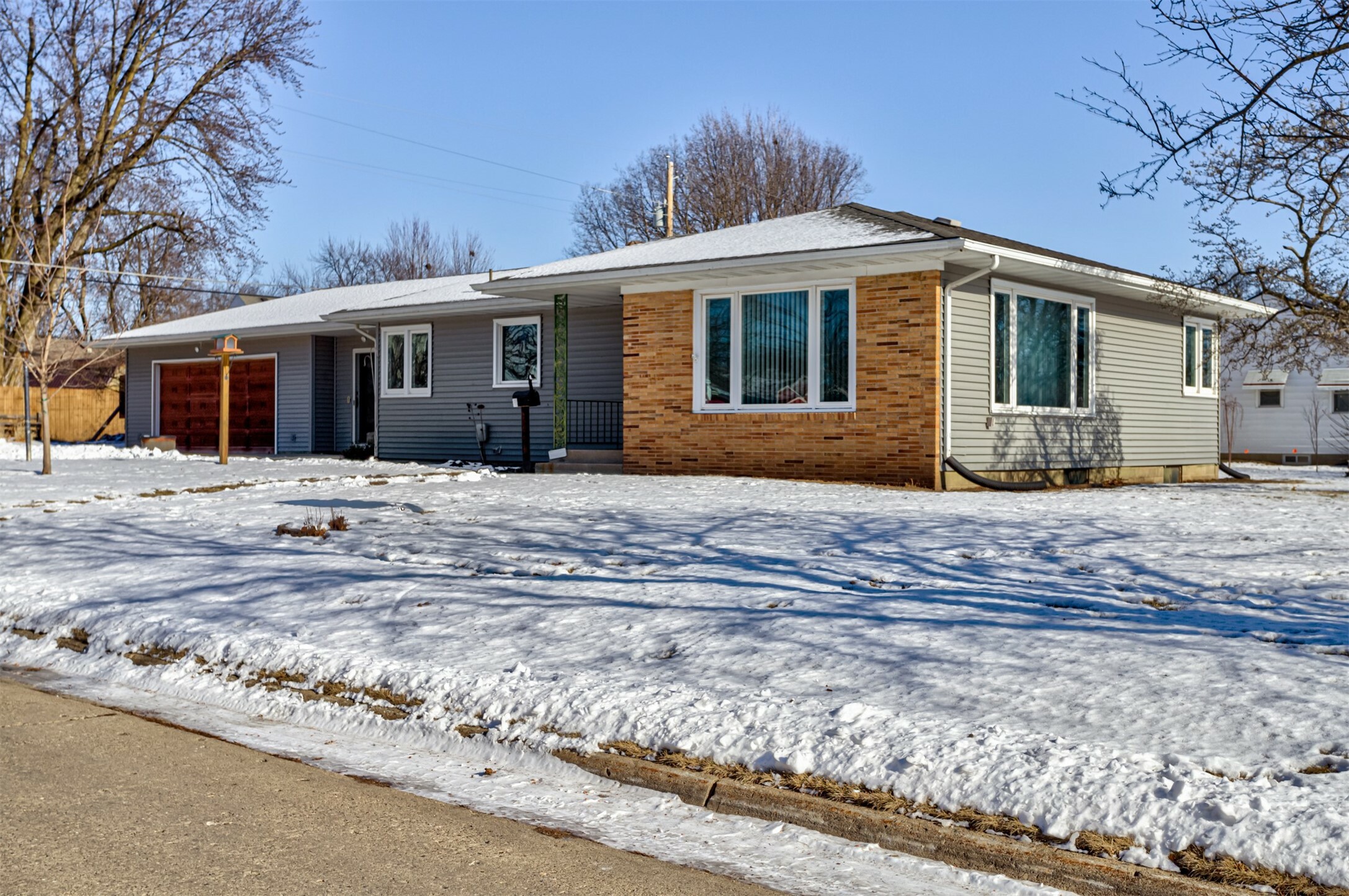 Property Photo:  328 S Benton Street  IA 50036 