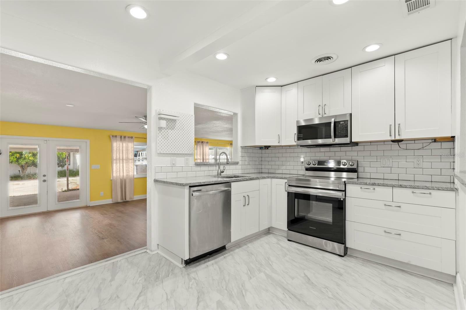 Property Photo: 1654 50th Avenue N FL 33714