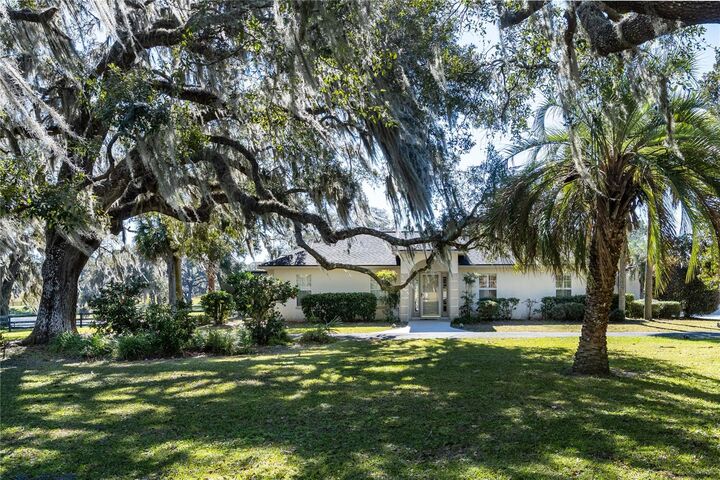 Property Photo: 12853 NW 90th Avenue FL 32686