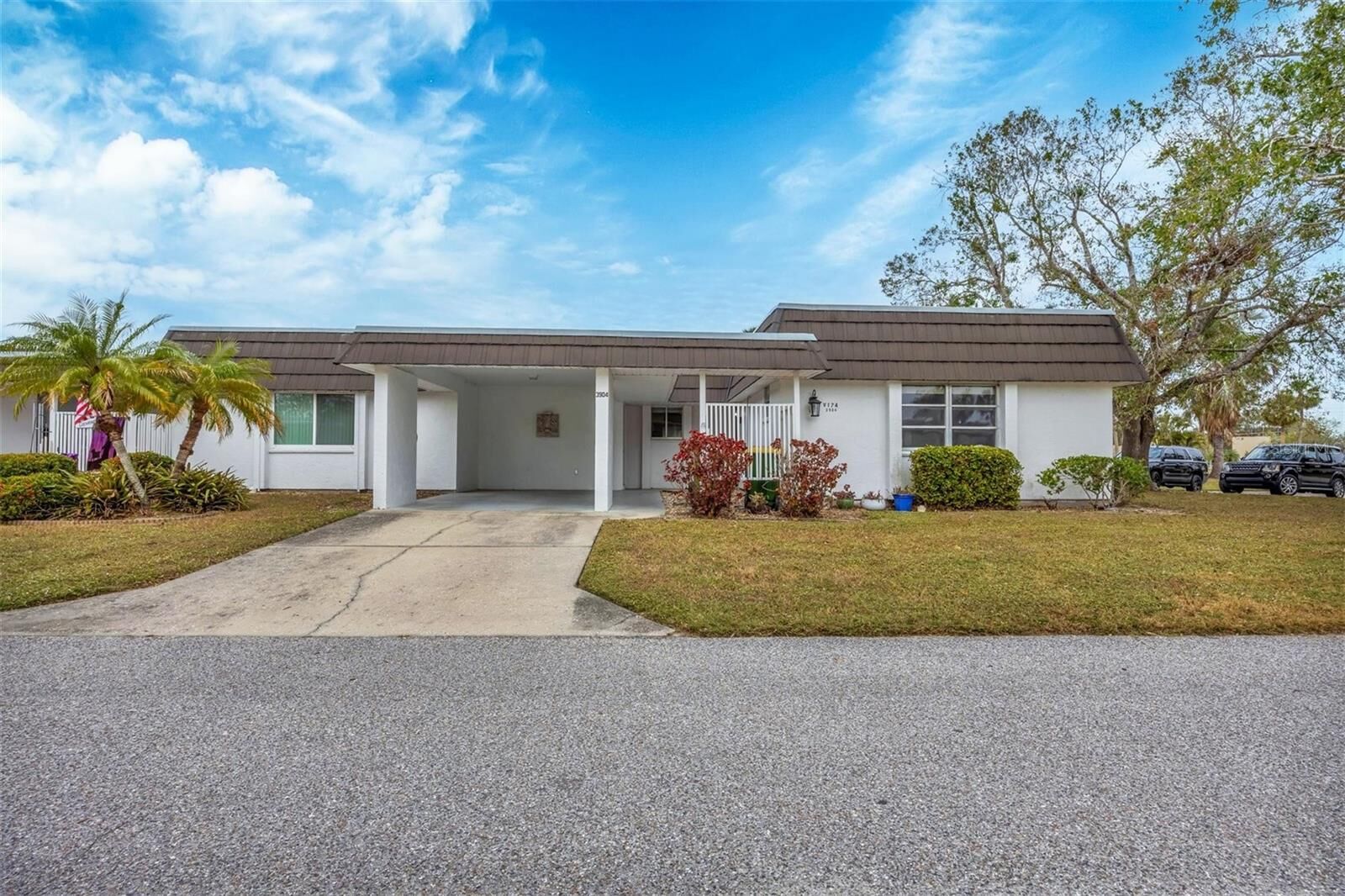 Property Photo: 3904 Lakeside Road 174 FL 34232
