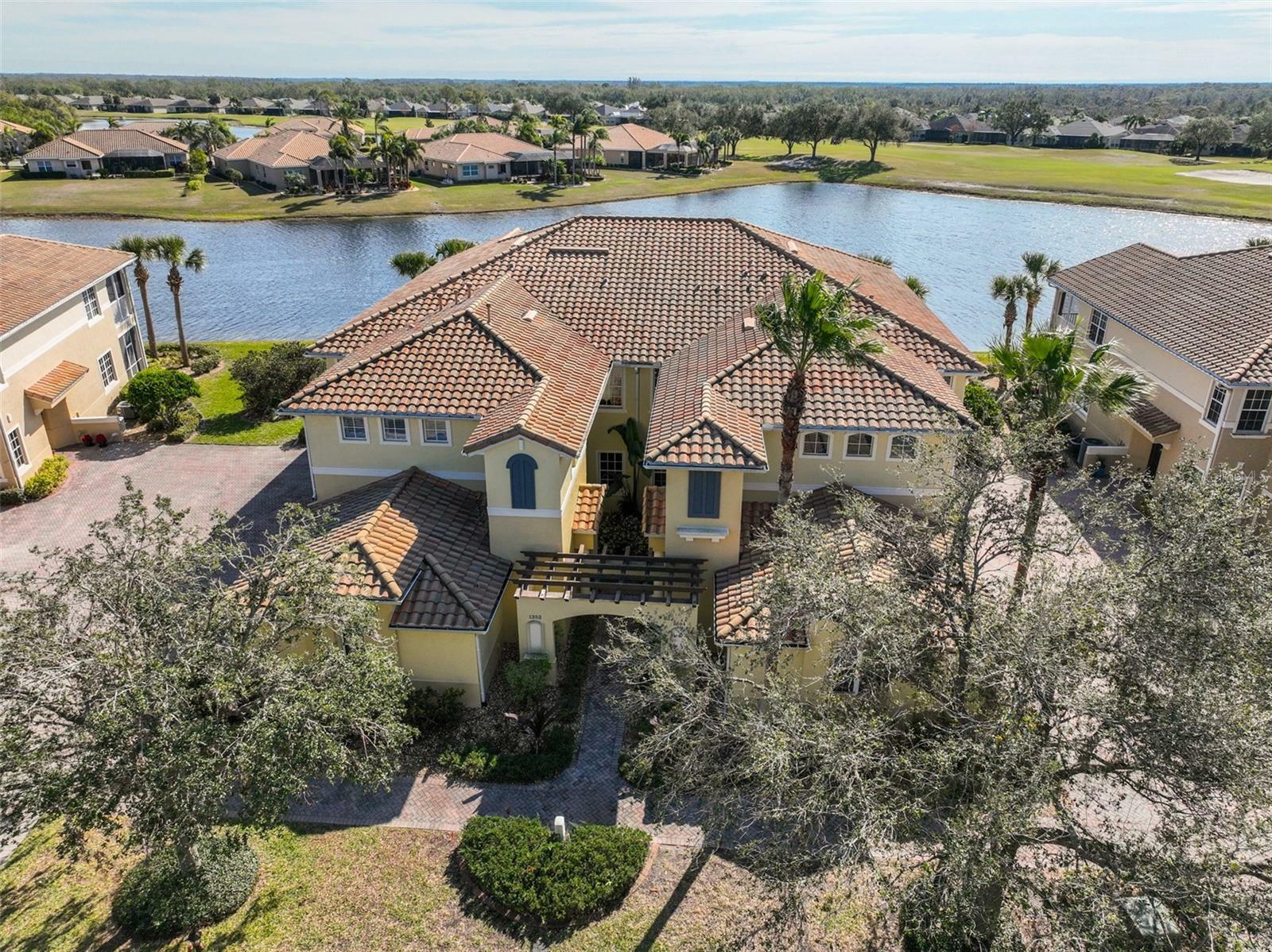 Property Photo:  1356 Emerald Dunes Drive  FL 33573 