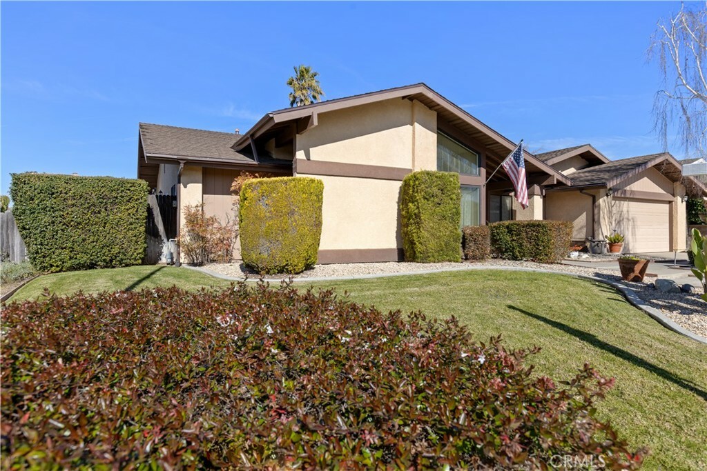 Property Photo:  1567 Oak Knoll Rd.  CA 93455 