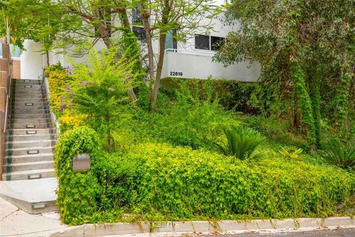 Property Photo:  22619 Holanda Road  CA 91364 