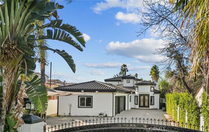 5157 Avenida Oriente  Tarzana CA 91356 photo