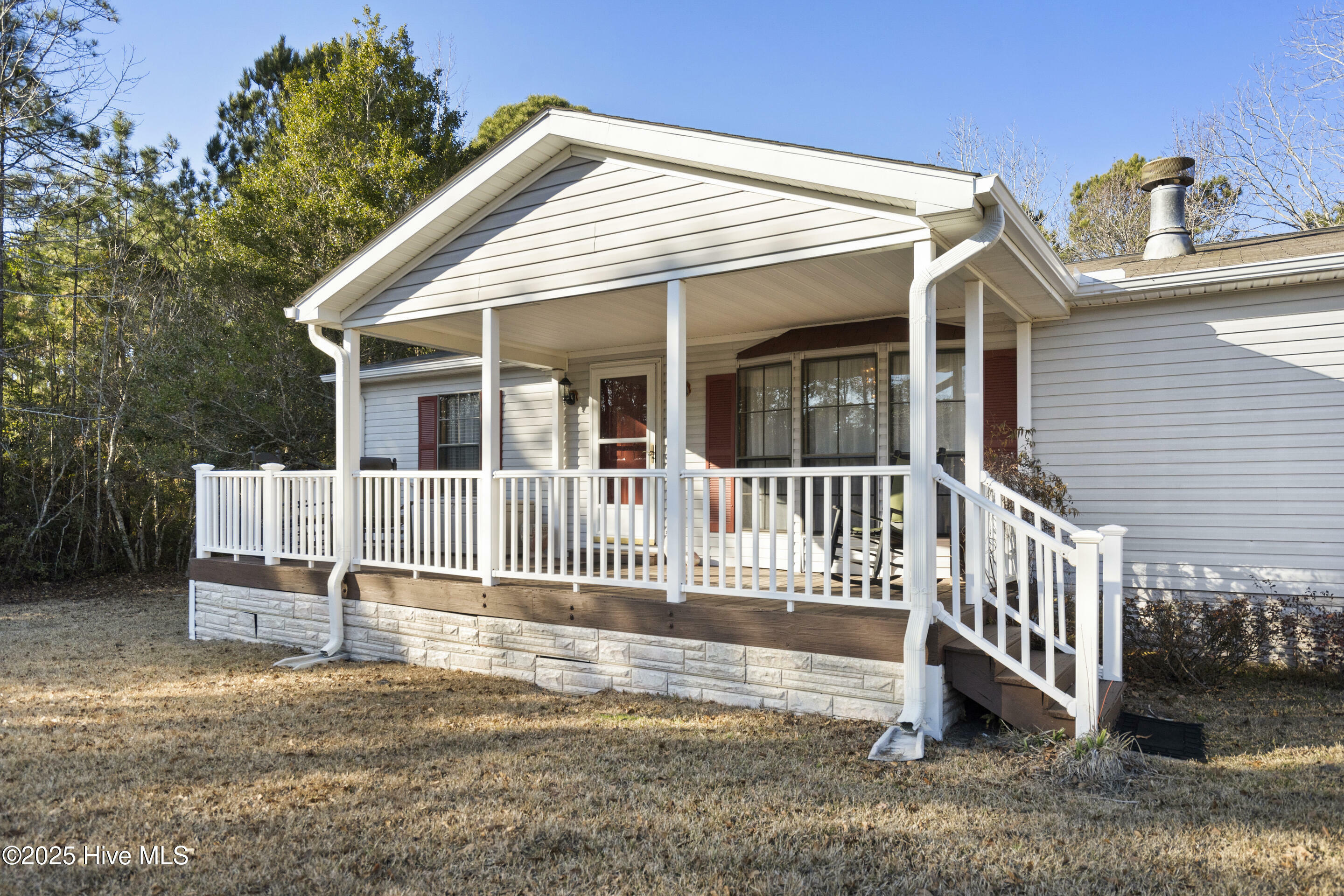 Property Photo:  814 Peanut Road  NC 28443 