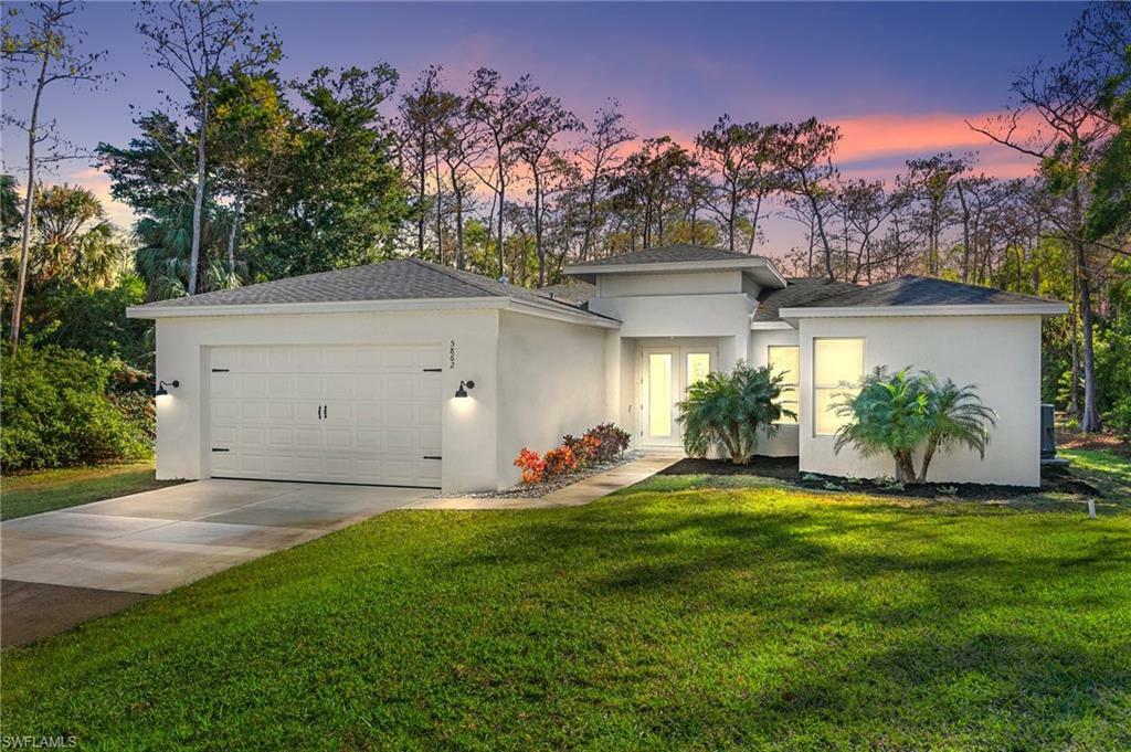 Property Photo: 5862 Lancewood Way FL 34116