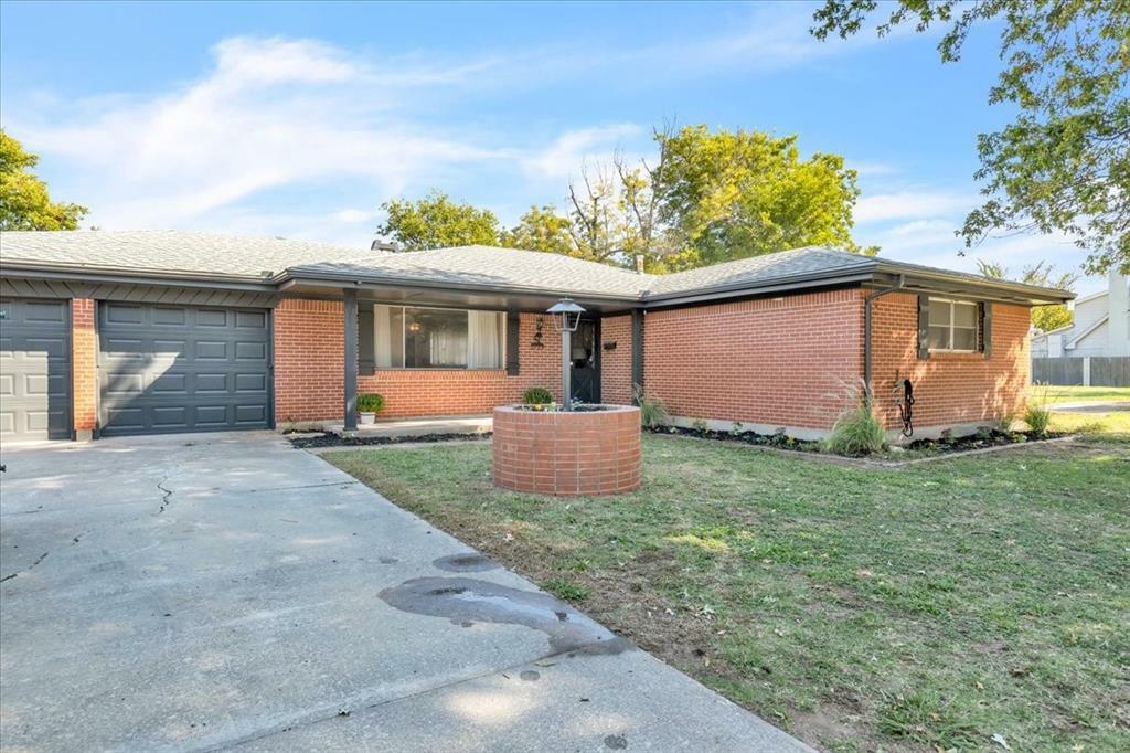 Property Photo: 3120 Del View Drive OK 73115