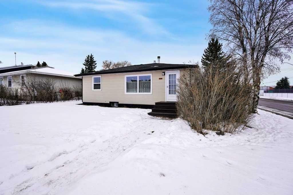 Property Photo:  5232 48 Street  AB T4T 1G6 