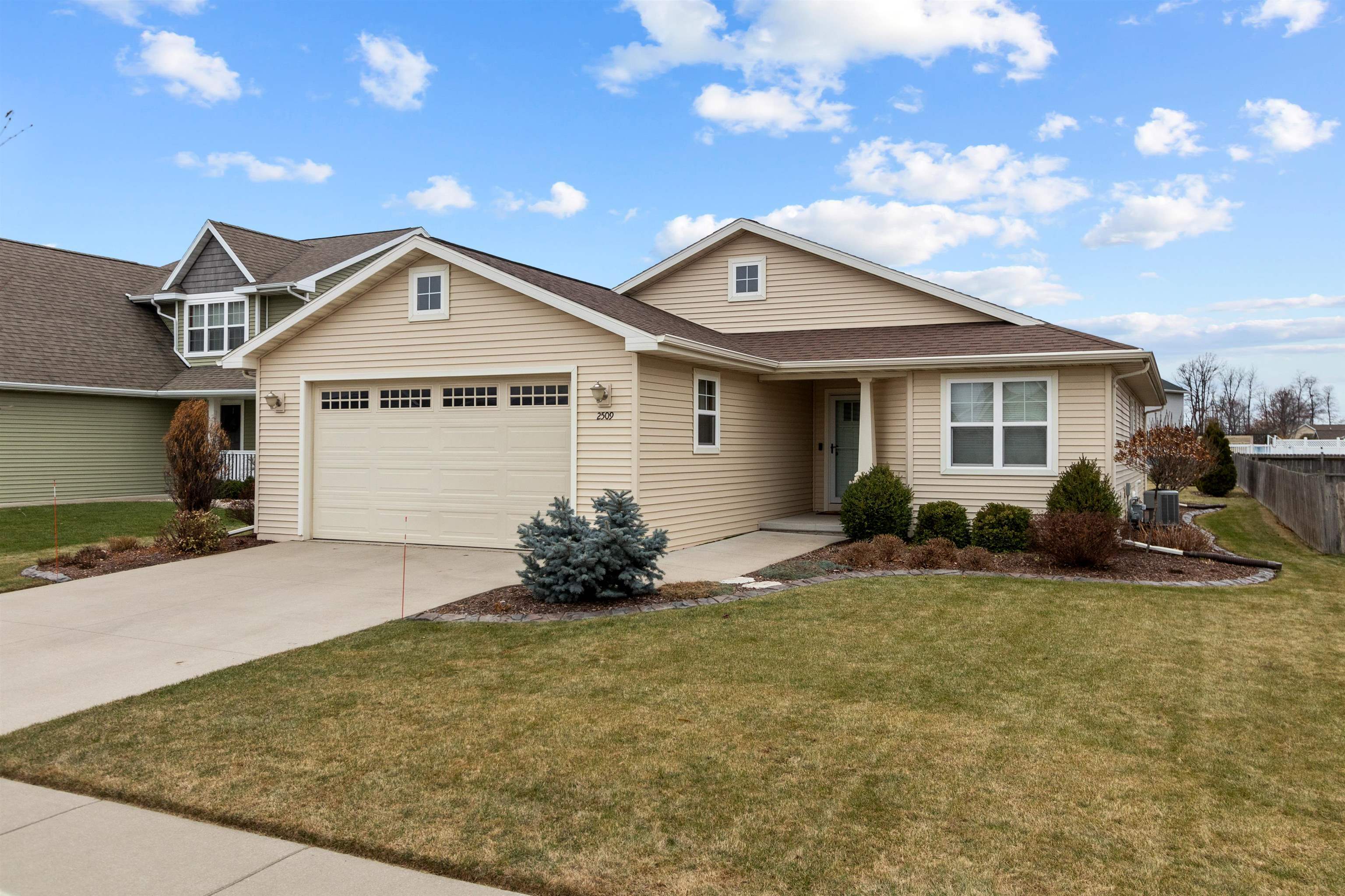 Property Photo:  2509 Marathon Avenue  WI 54956-5079 