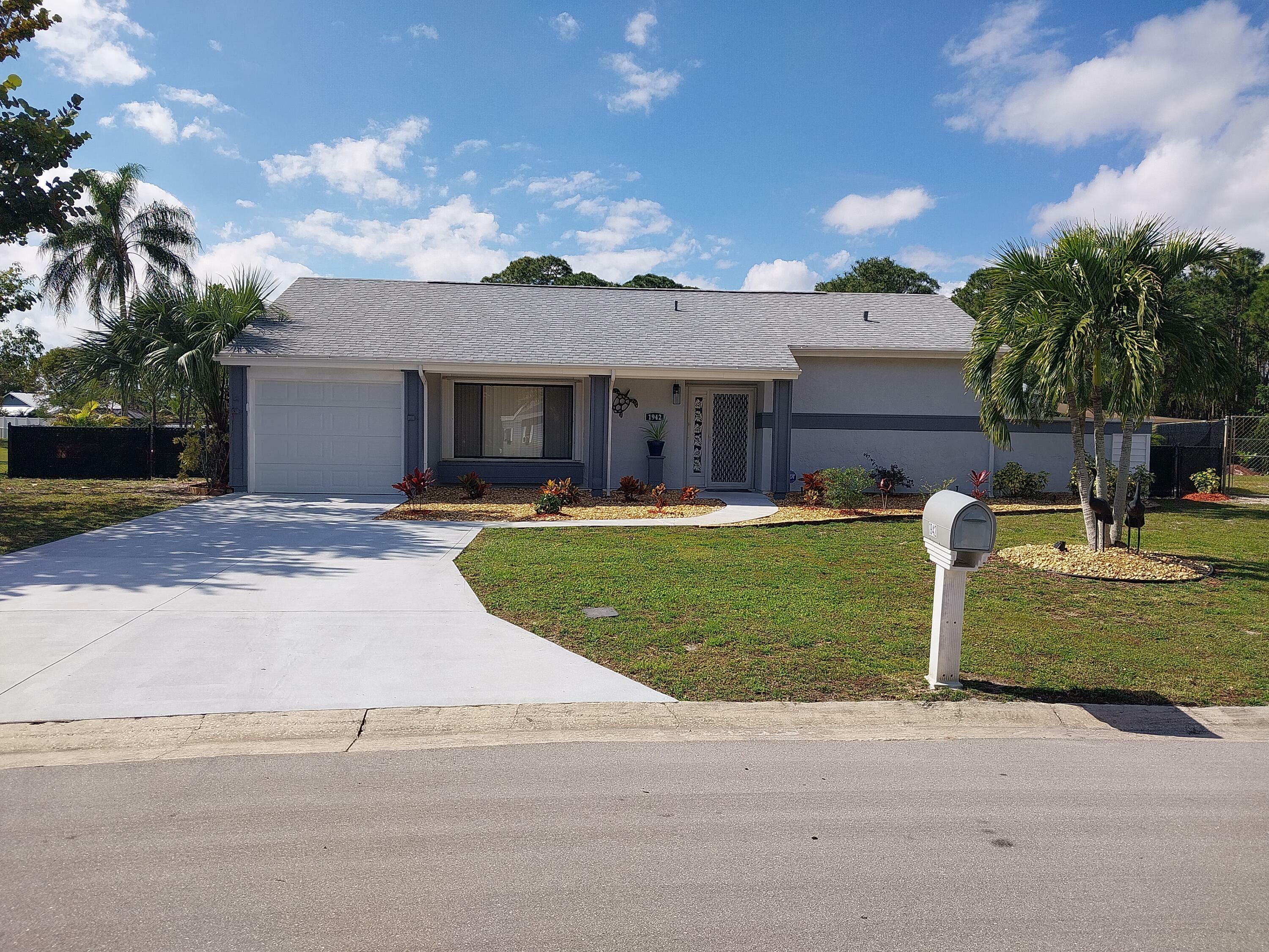 Property Photo:  1942 SE Burgundy Lane  FL 34952 