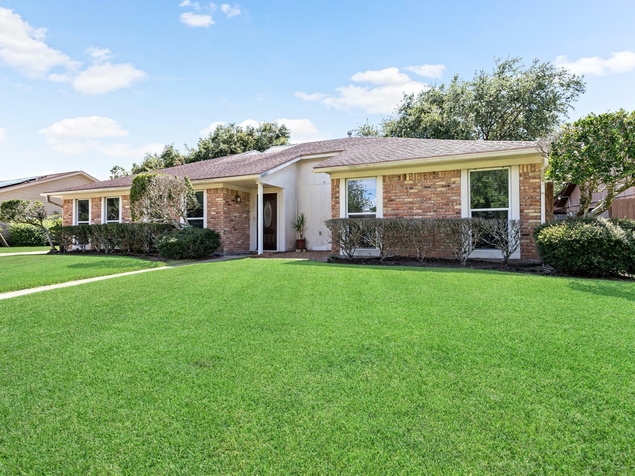 Property Photo:  925 Monterrey Dr.  TX 77706 