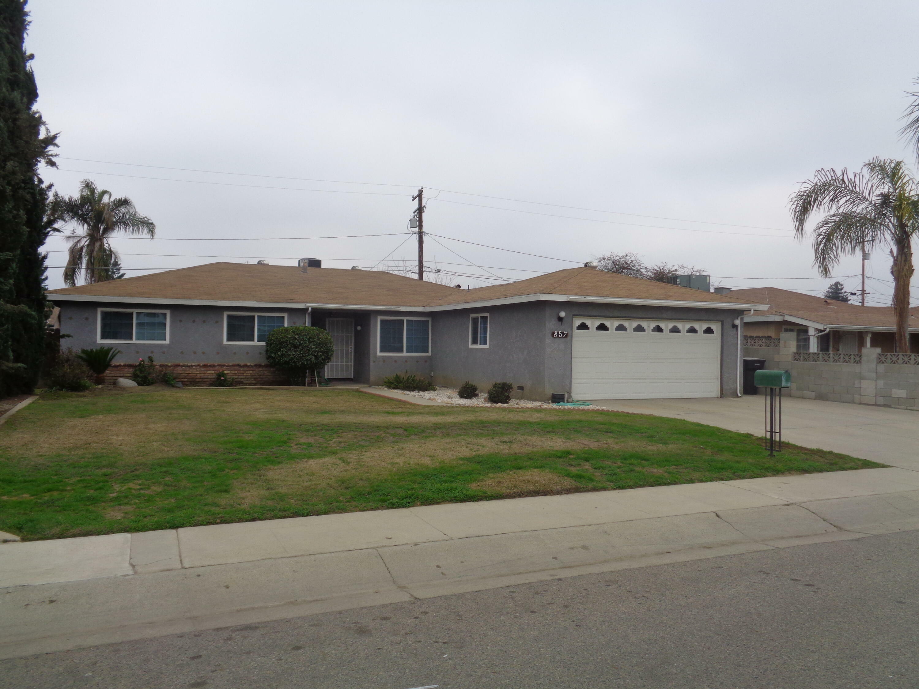 Property Photo:  857 S Moraine Street  CA 93274 