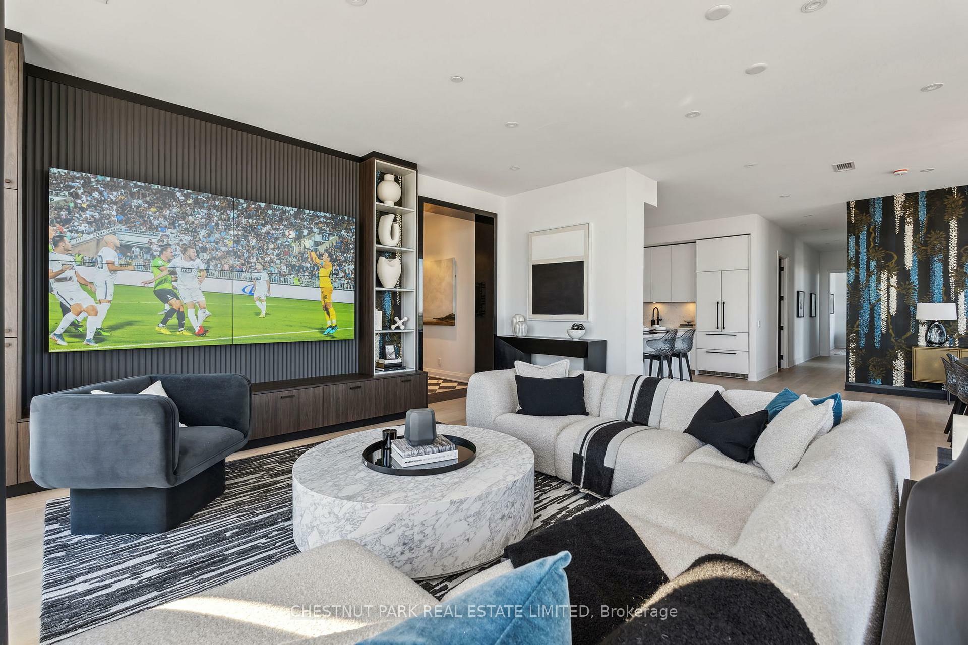 Property Photo: 33 Frederick Todd Way Uph 01 ON M4G 0C9