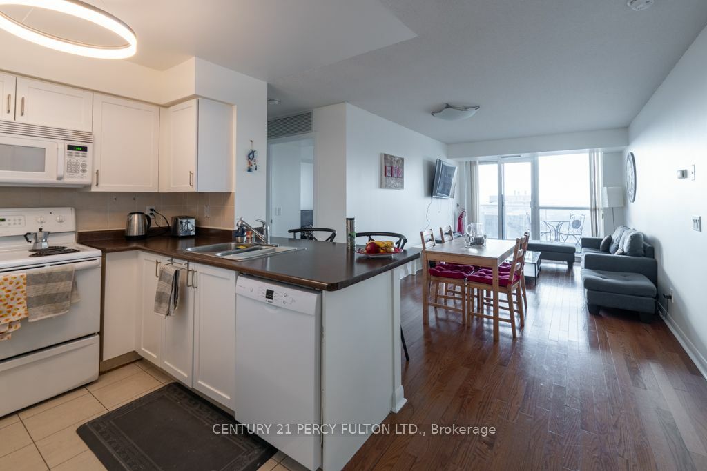 Property Photo:  4968 Yonge St 3203  ON M2N 7G9 