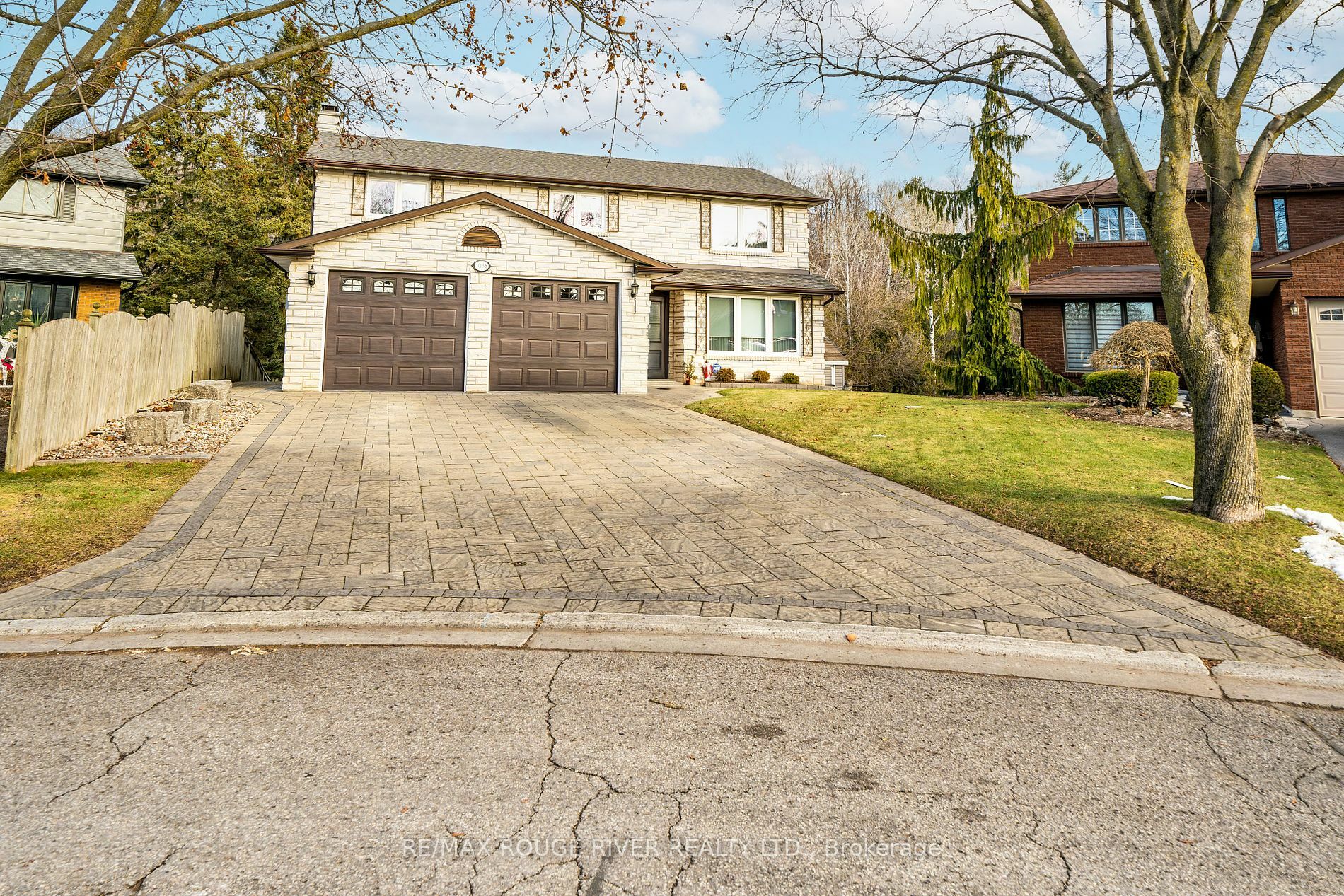 1038 Pinetree Crt  Oshawa ON L1K 1P4 photo