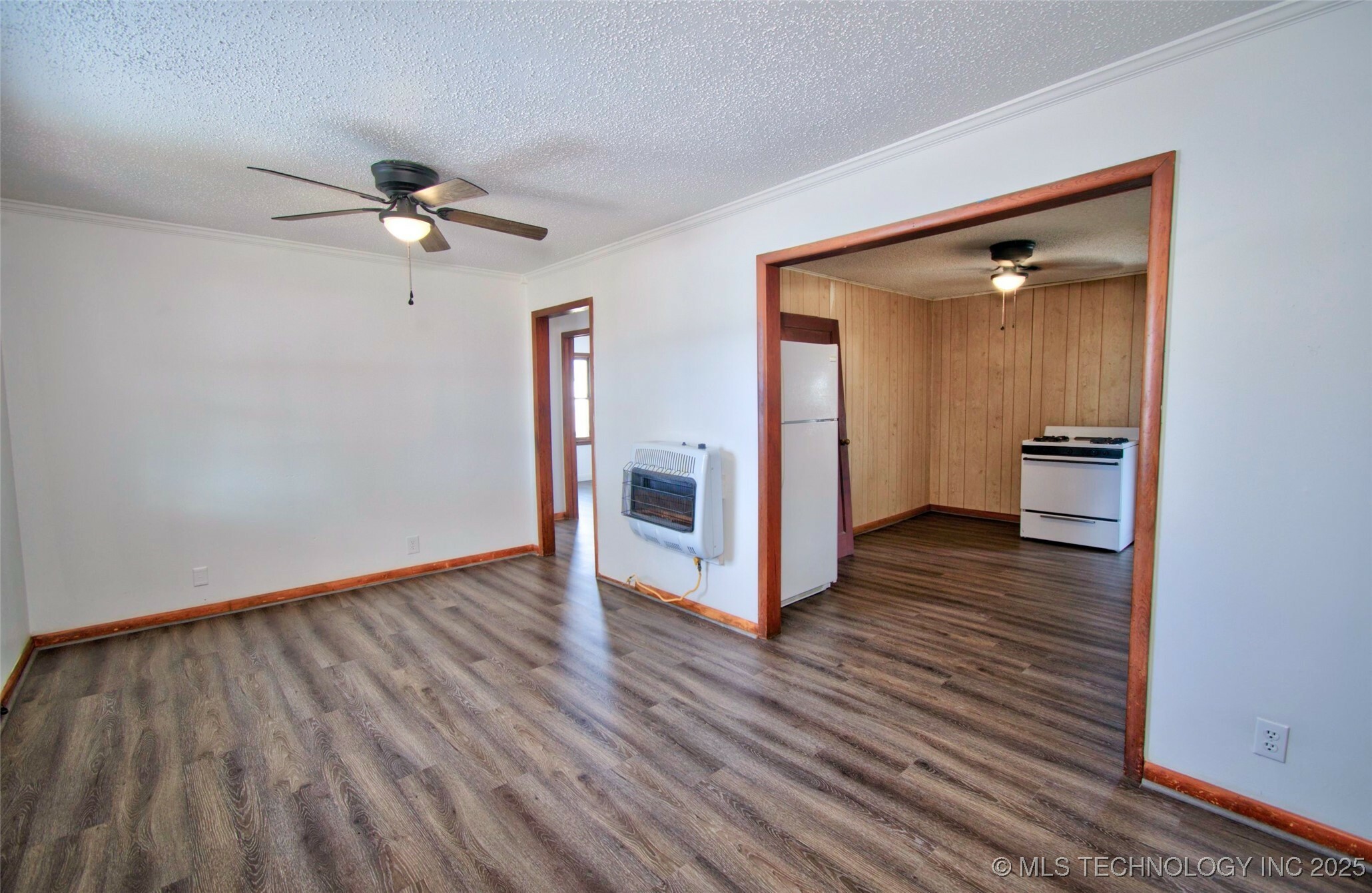 Property Photo:  703 N Wineblood Street  OK 74426 