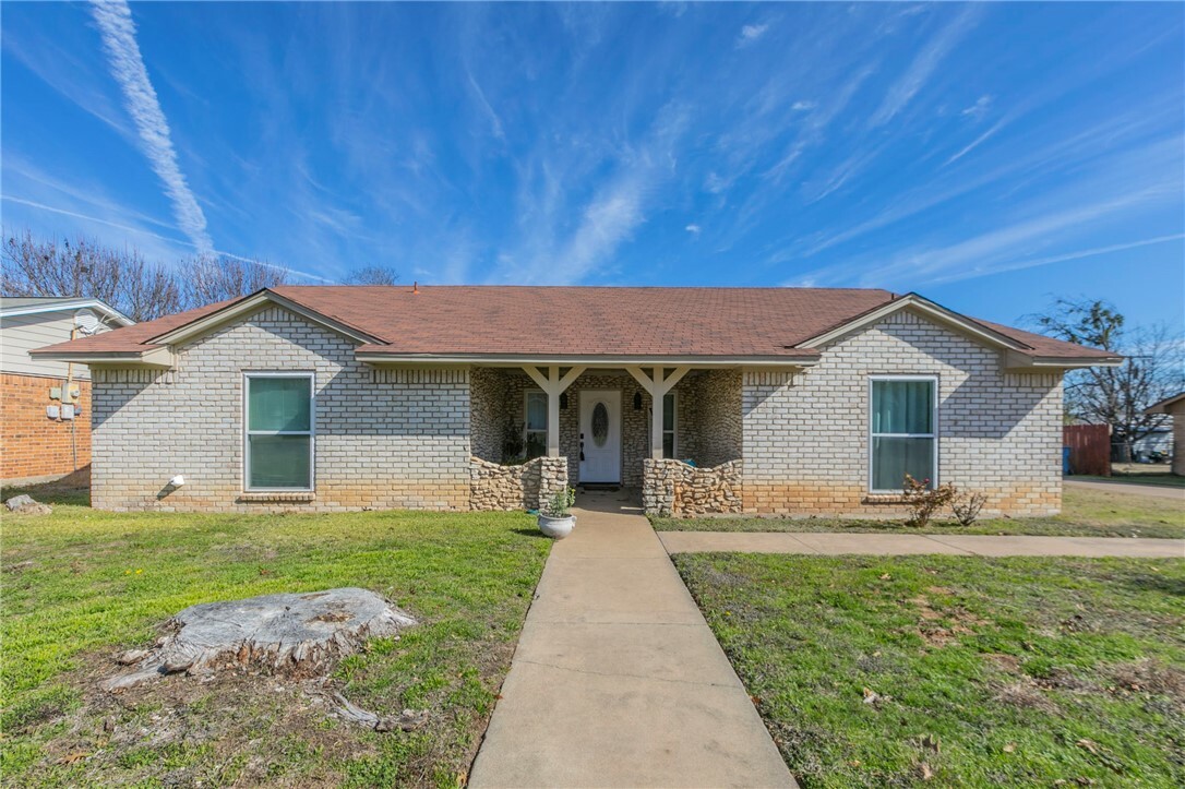 112 Bowie Lane  Hewitt TX 76643 photo