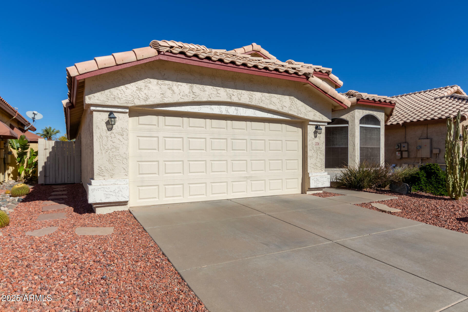 Property Photo:  2224 E Crest Lane  AZ 85024 