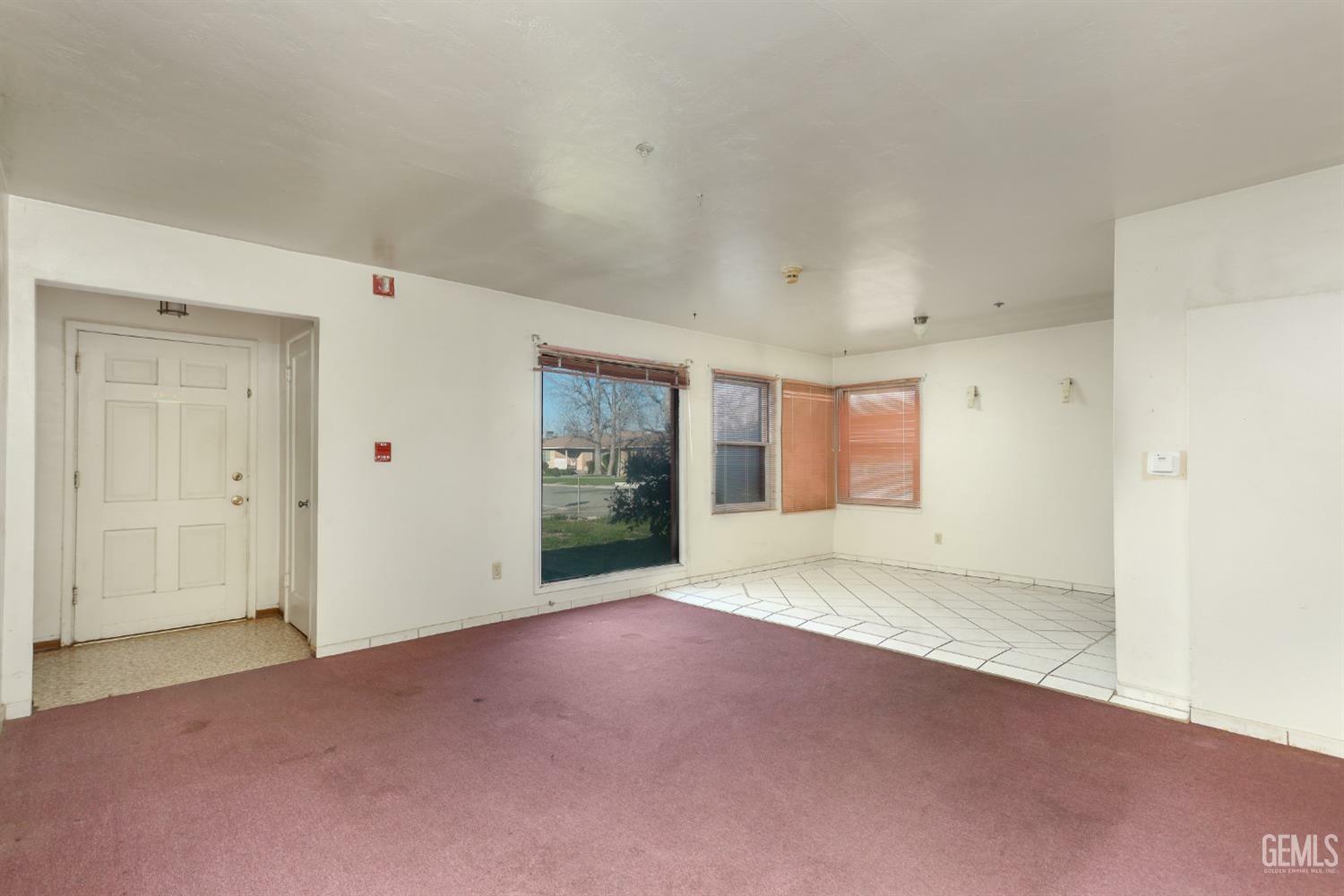 Property Photo: 2601 Dracena Street CA 93304