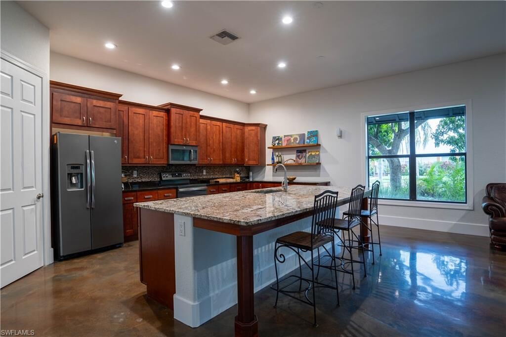 Property Photo: 1561 Lynwood Ave FL 33901