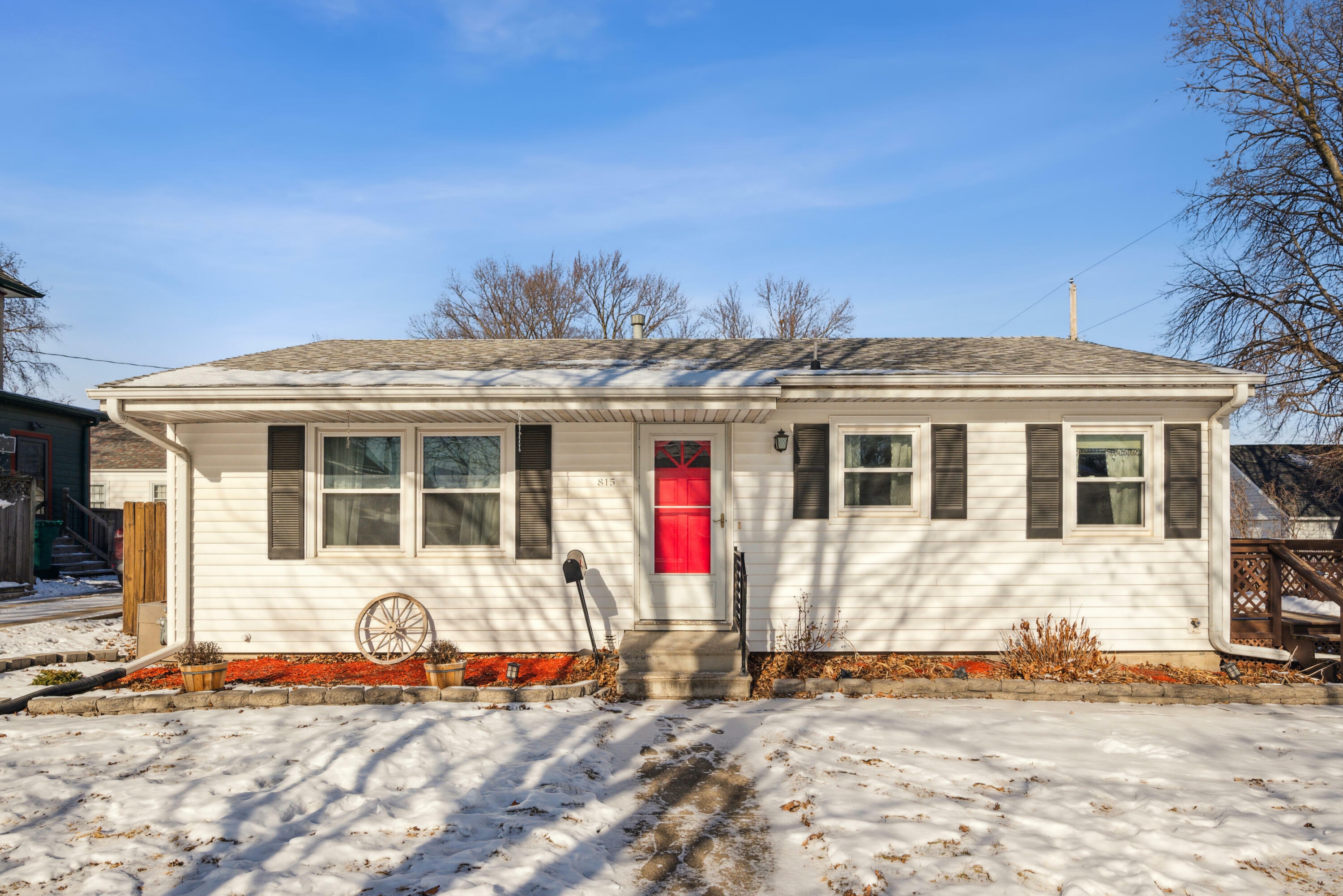 Property Photo:  815 G Avenue  IA 50201 