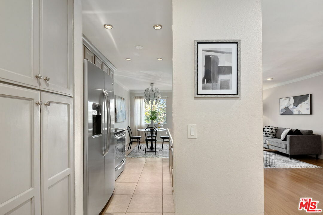 Property Photo:  1351  N Orange Dr 201  CA 90028 