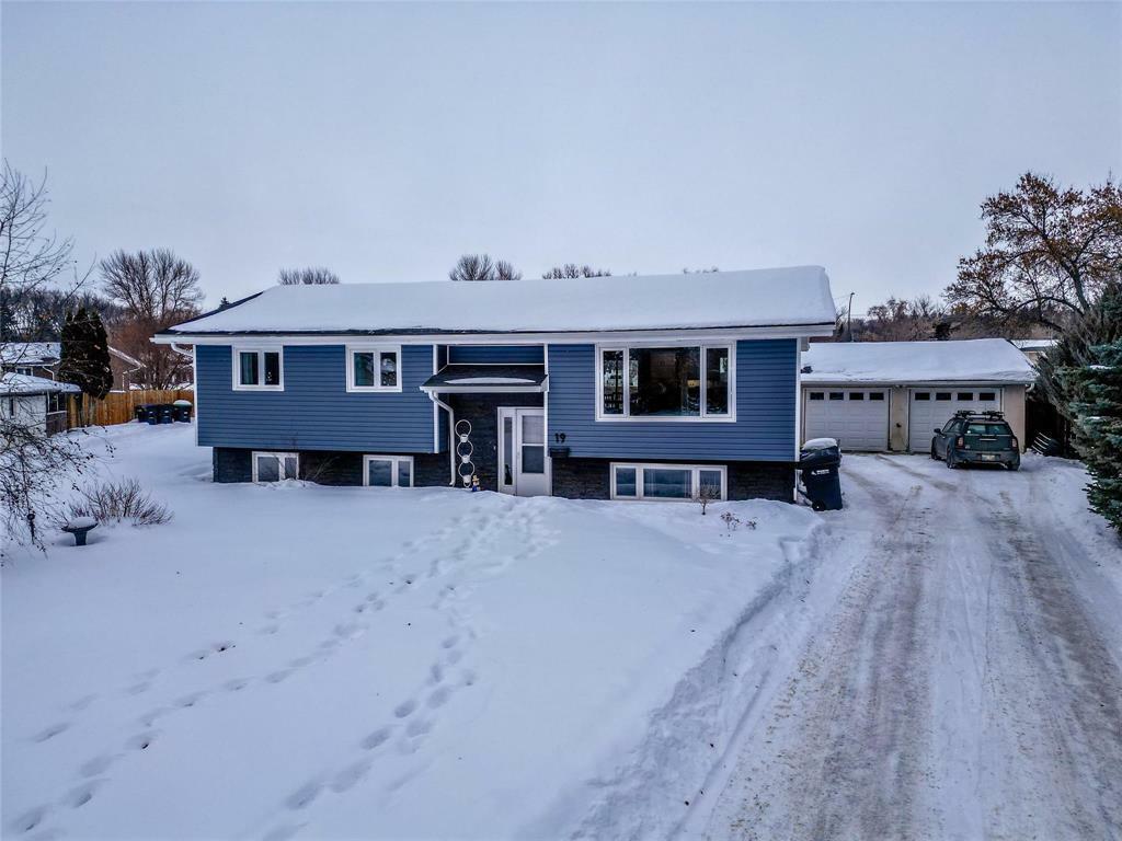 Property Photo:  19 Kasiurak Bay  MB R7A 6H8 