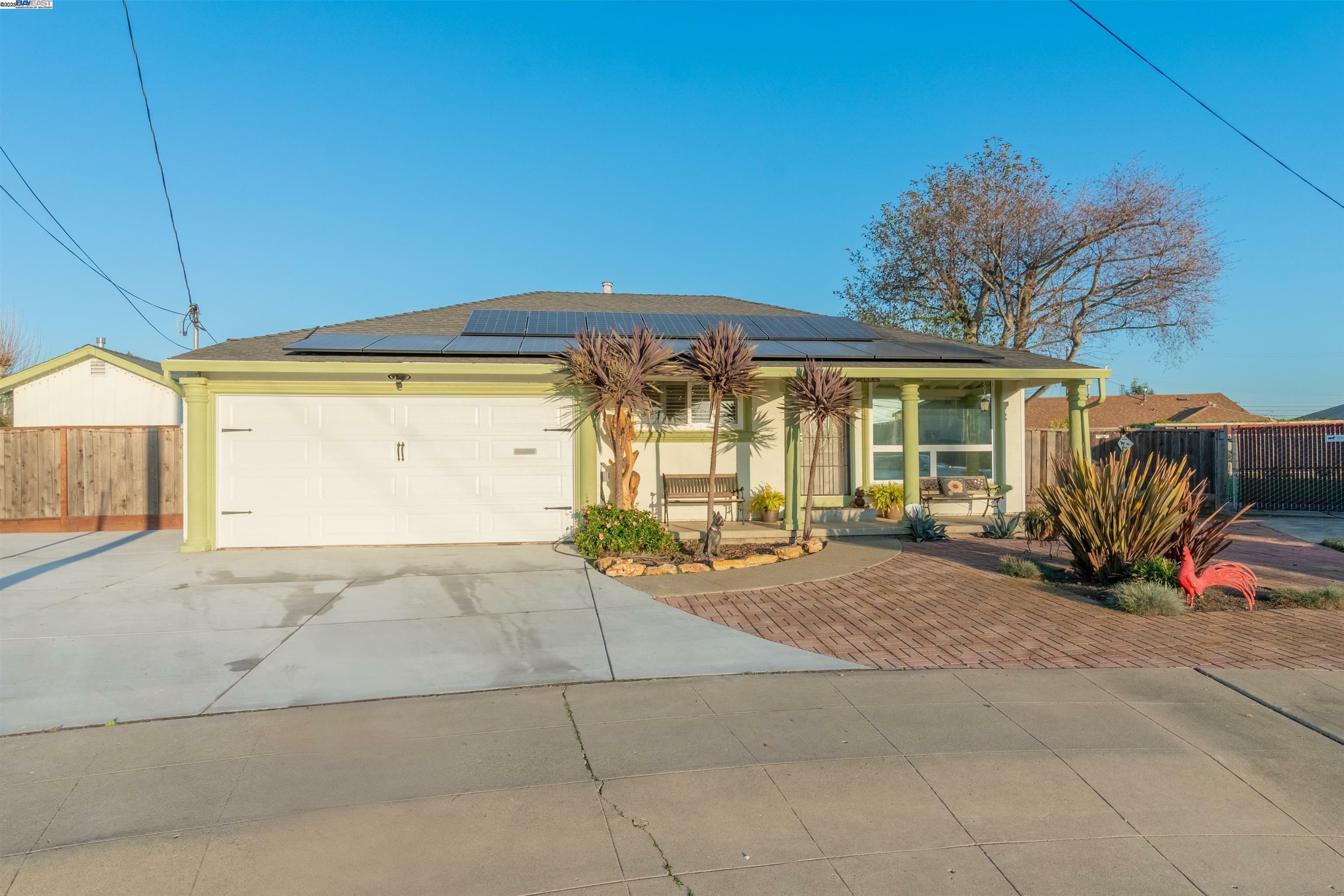 Property Photo:  866 Monterey Ct  CA 94578 