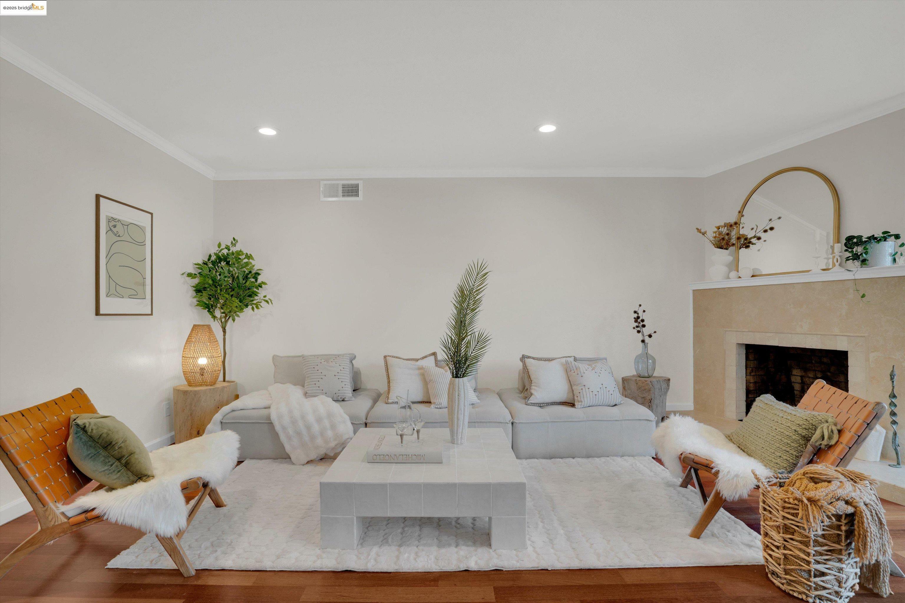 Property Photo:  245 Montecito Ave 103  CA 94610 