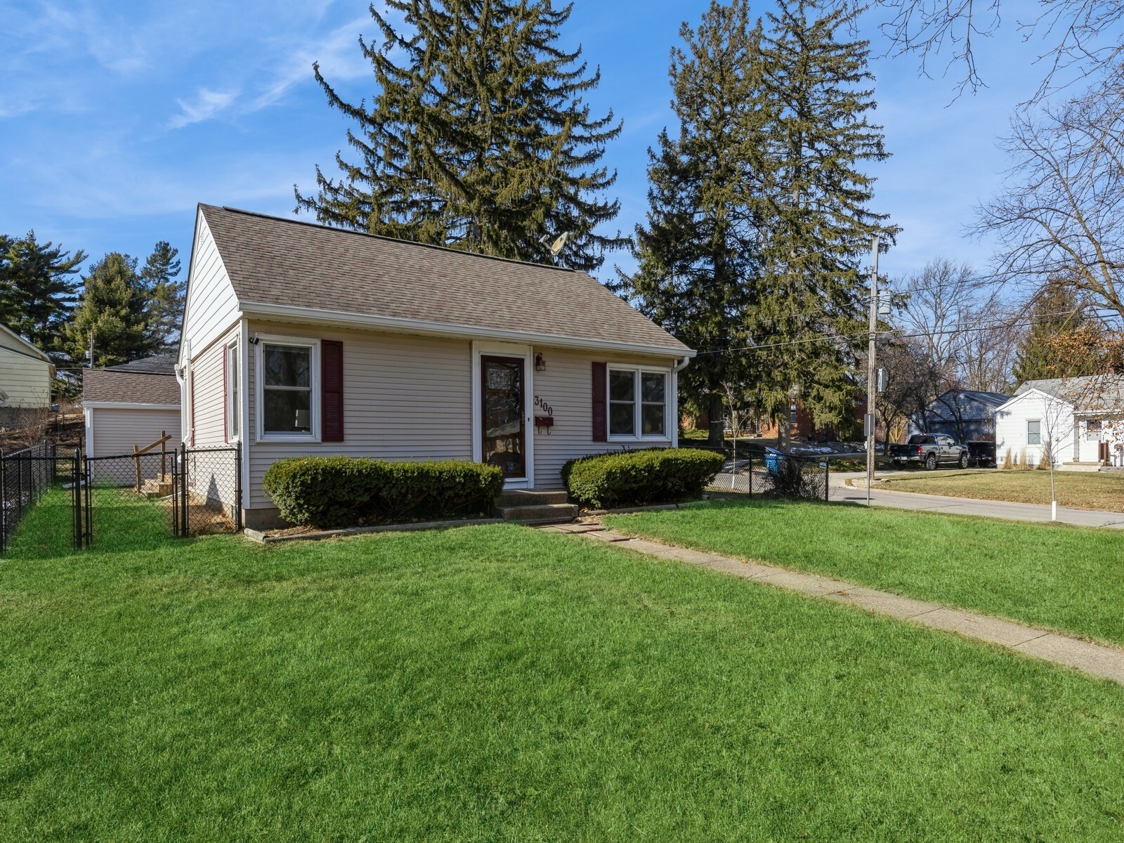 Property Photo:  3100 SW 13th Place  IA 50315 