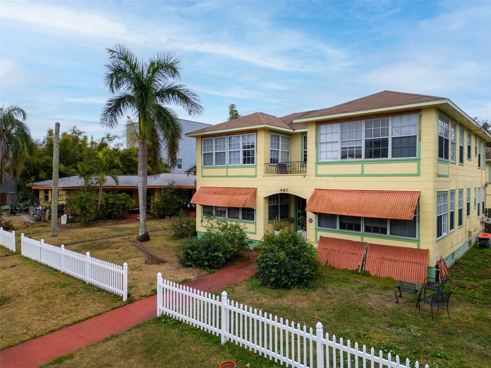 Property Photo: 460 15th Avenue N FL 33704