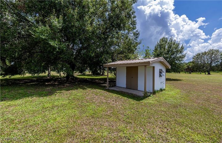 Property Photo:  1038 Seminole Circle  FL 33471 