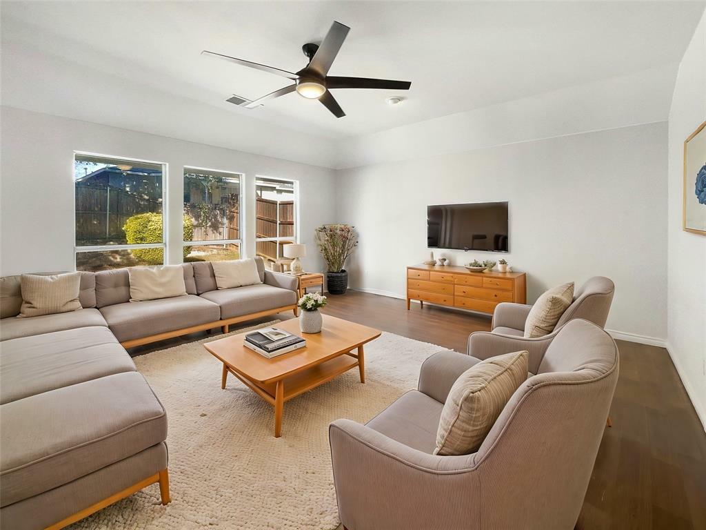 Property Photo: 1004 Greenbriar Lane TX 75069
