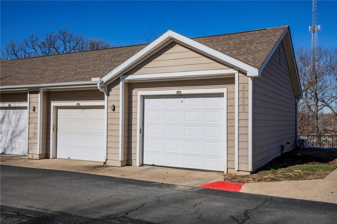 Property Photo: 4261 Meadow Creek 303 AR 72703