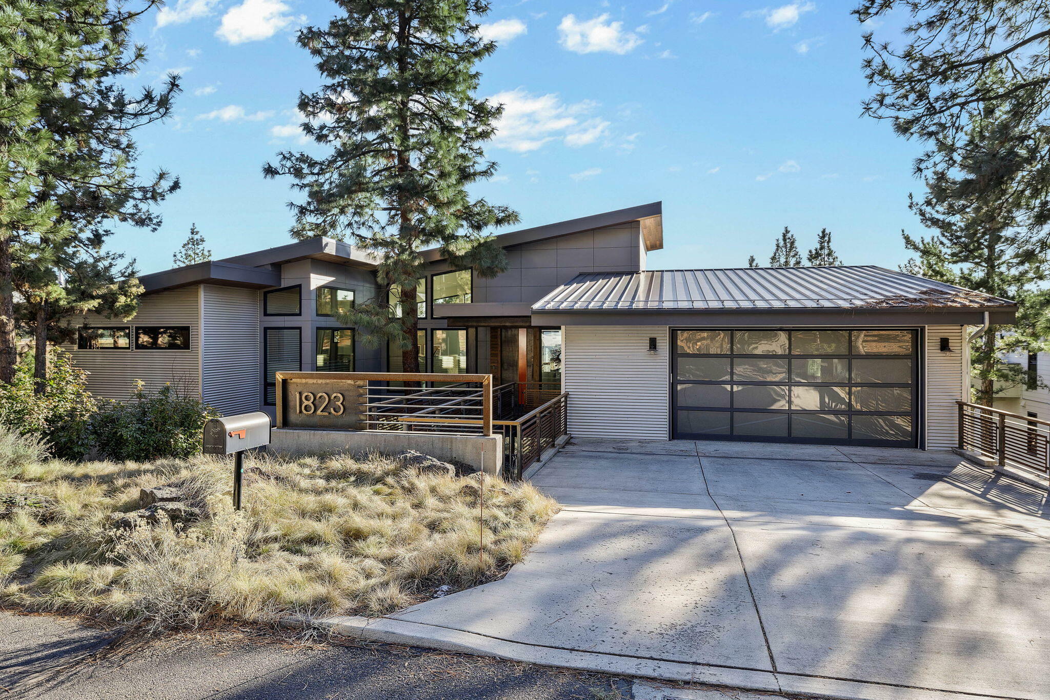 Property Photo: 1823 NW Rimrock Road OR 97703