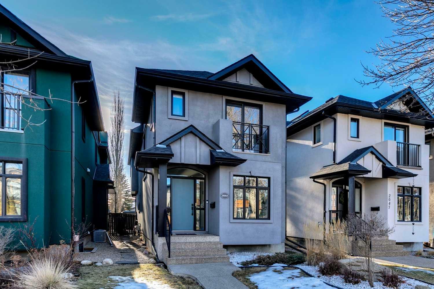 2045 49 Avenue SW  Calgary AB T2T 2V5 photo