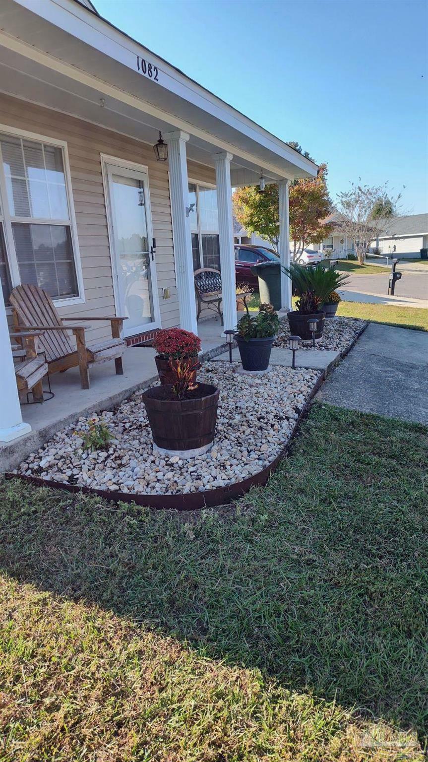 Property Photo:  1082 Brownfield Rd  FL 32526 