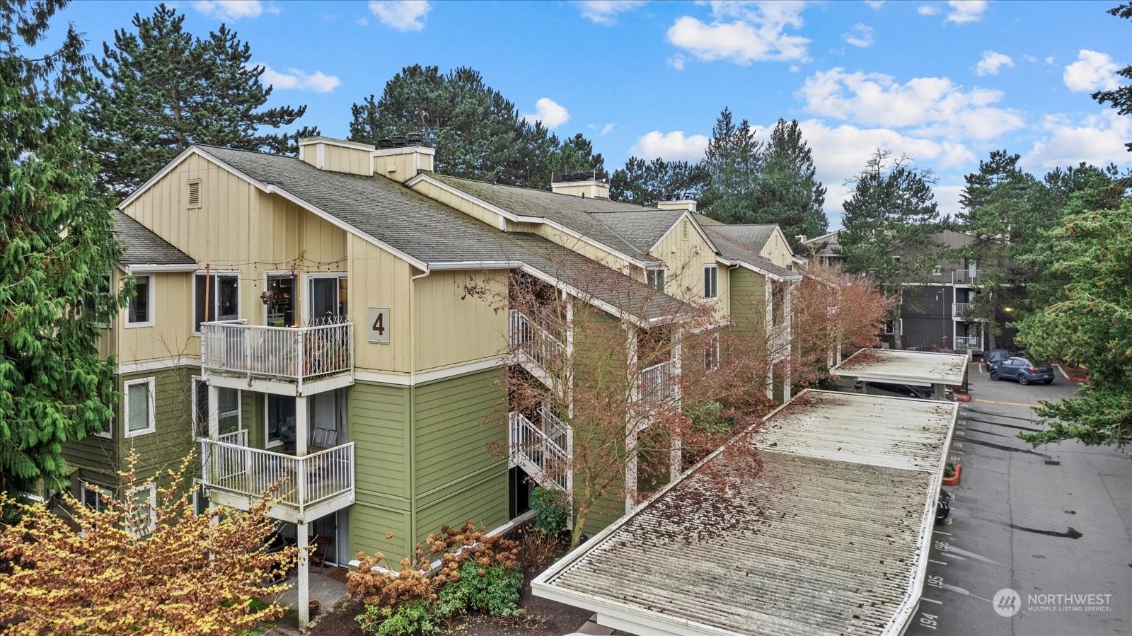 Property Photo:  300 N 130th Street 4205  WA 98133 