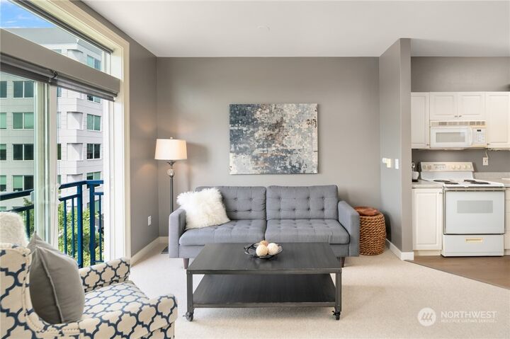 Property Photo:  2414  1st Avenue 508  WA 98121 