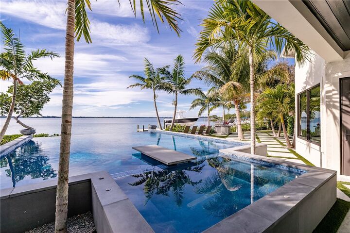 Property Photo: 225 Osprey Court FL 32963